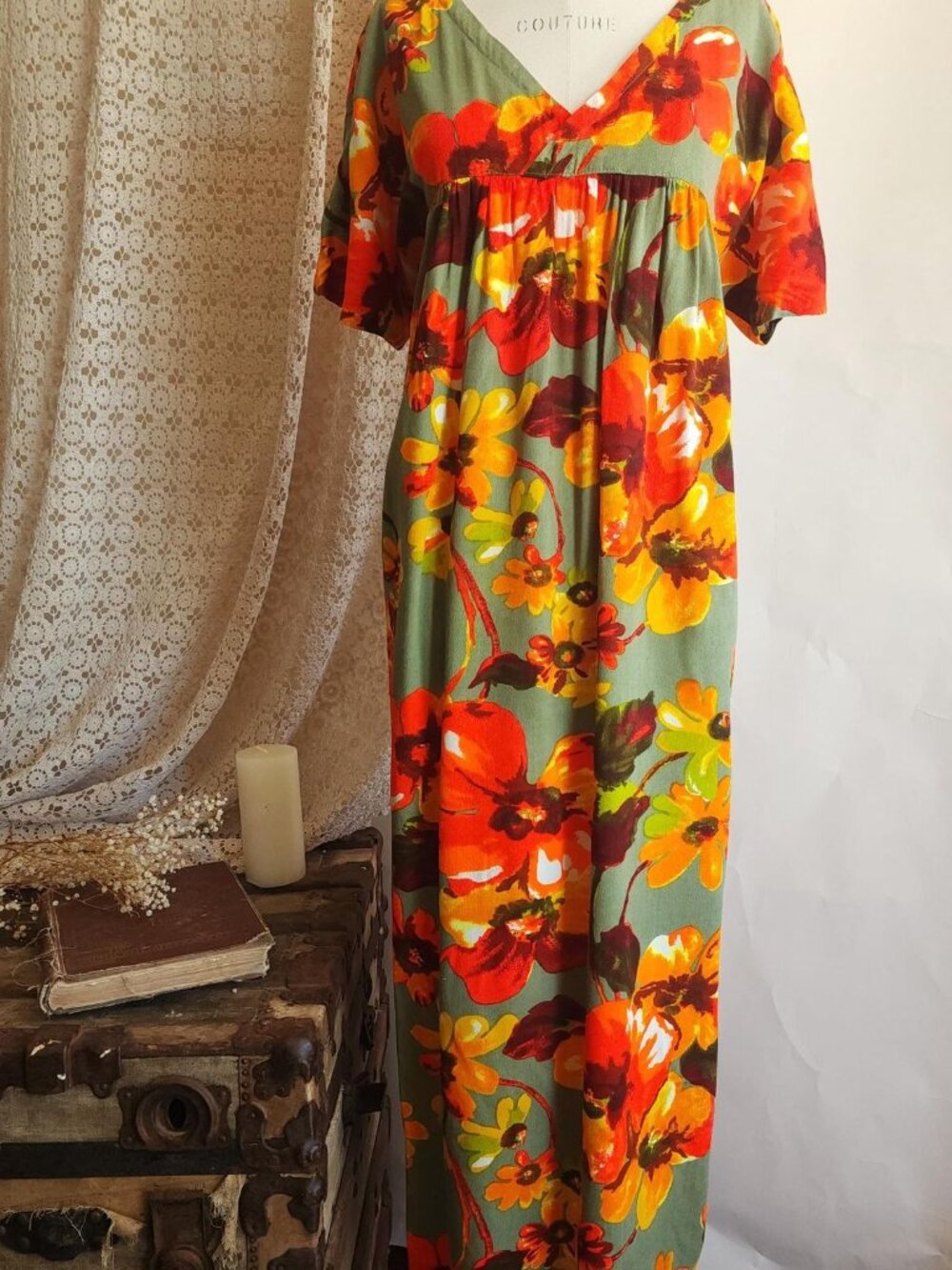 Vintage 1960s Dress with Pockets, Volup Tiki Style Hawaiian Floral Print Mumu in - Picture 2 of 13